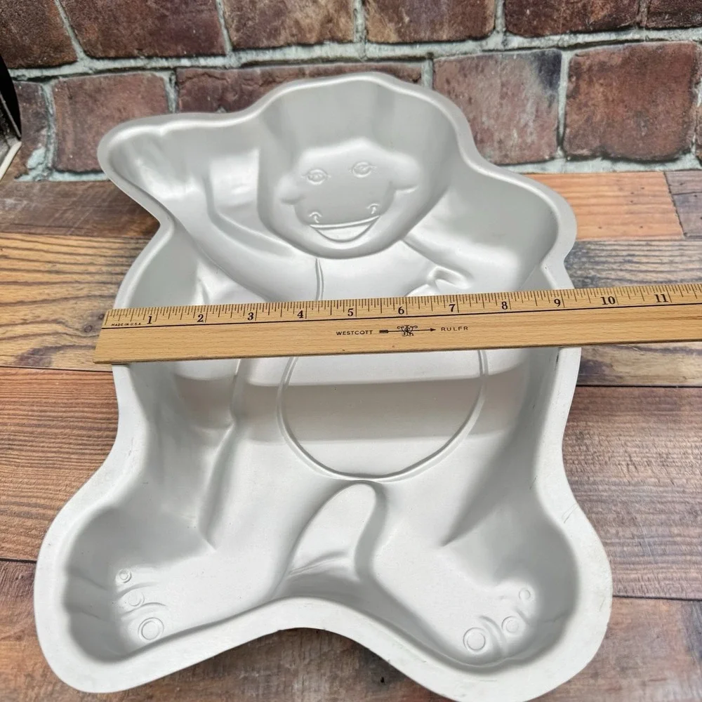 Wilton Barney Cake Pan 1993 #2105-6713 Lyons Group Y2K PBS Dinosaur